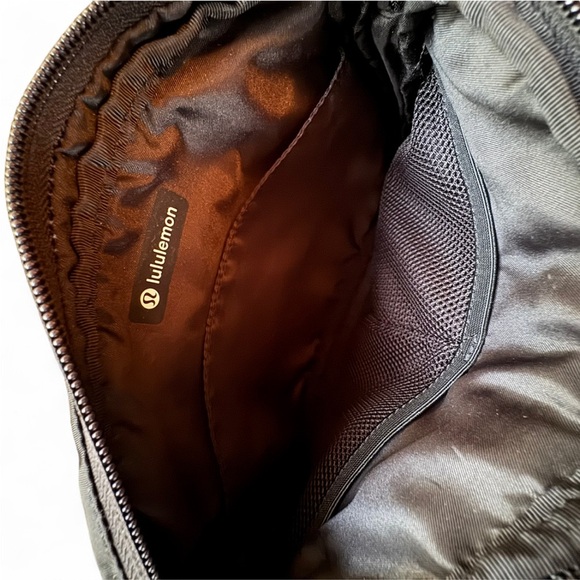 Lululemon water-repellent City Adventurer crossbody bag black - Picture 5 of 7